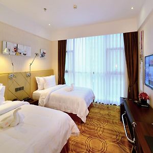 Deluxe Twin Room Includes Mini Bar